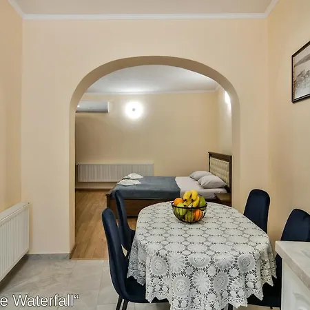 The Waterfall - Free Parking Apartment