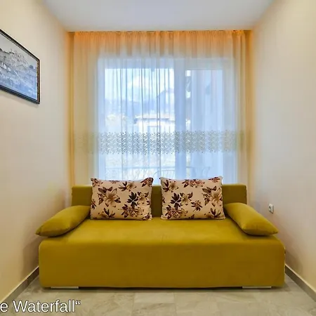 The Waterfall - Free Parking *