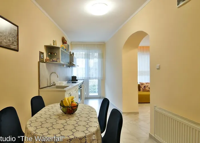 The Waterfall - Free Parking Apartment *