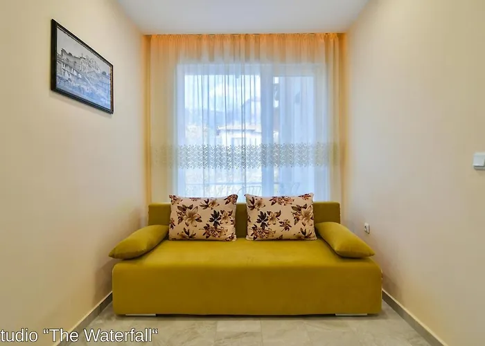 The Waterfall - Free Parking *