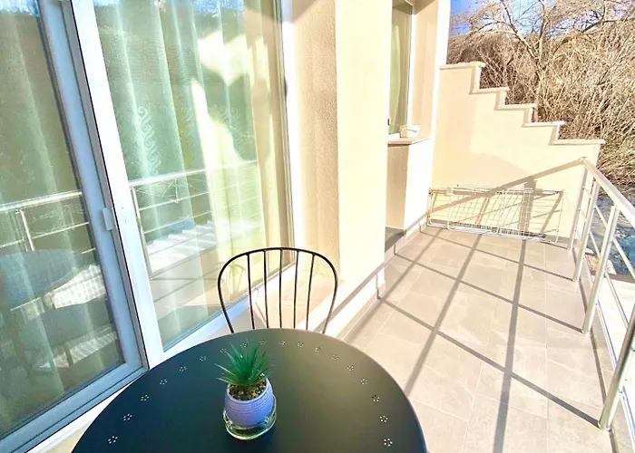 The Waterfall - Free Parking *